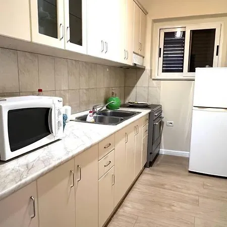 Quiet Comfortable 3 Bedroom With Pool, Scutari Villa